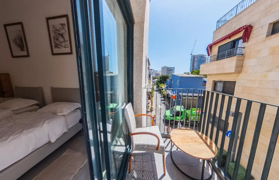 דירה עם מרפסת מהחדר